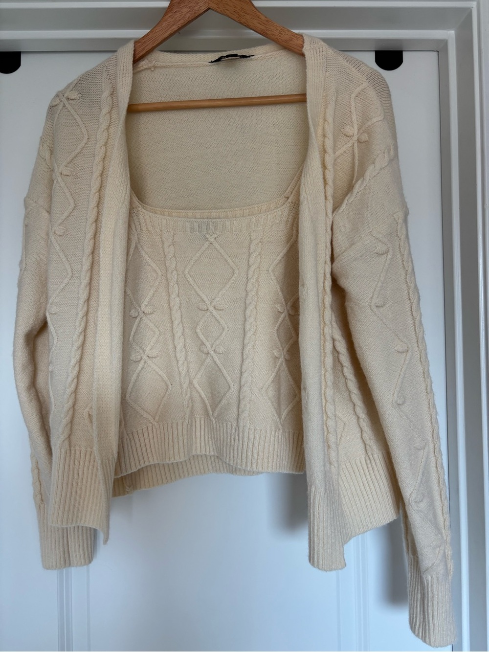 J.NNA Women’s L Cream Cable Knit Cardigan & Tank 2-Piece Set